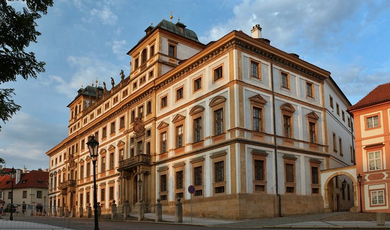 Praha, Veřejné budovy - Toskánský palác